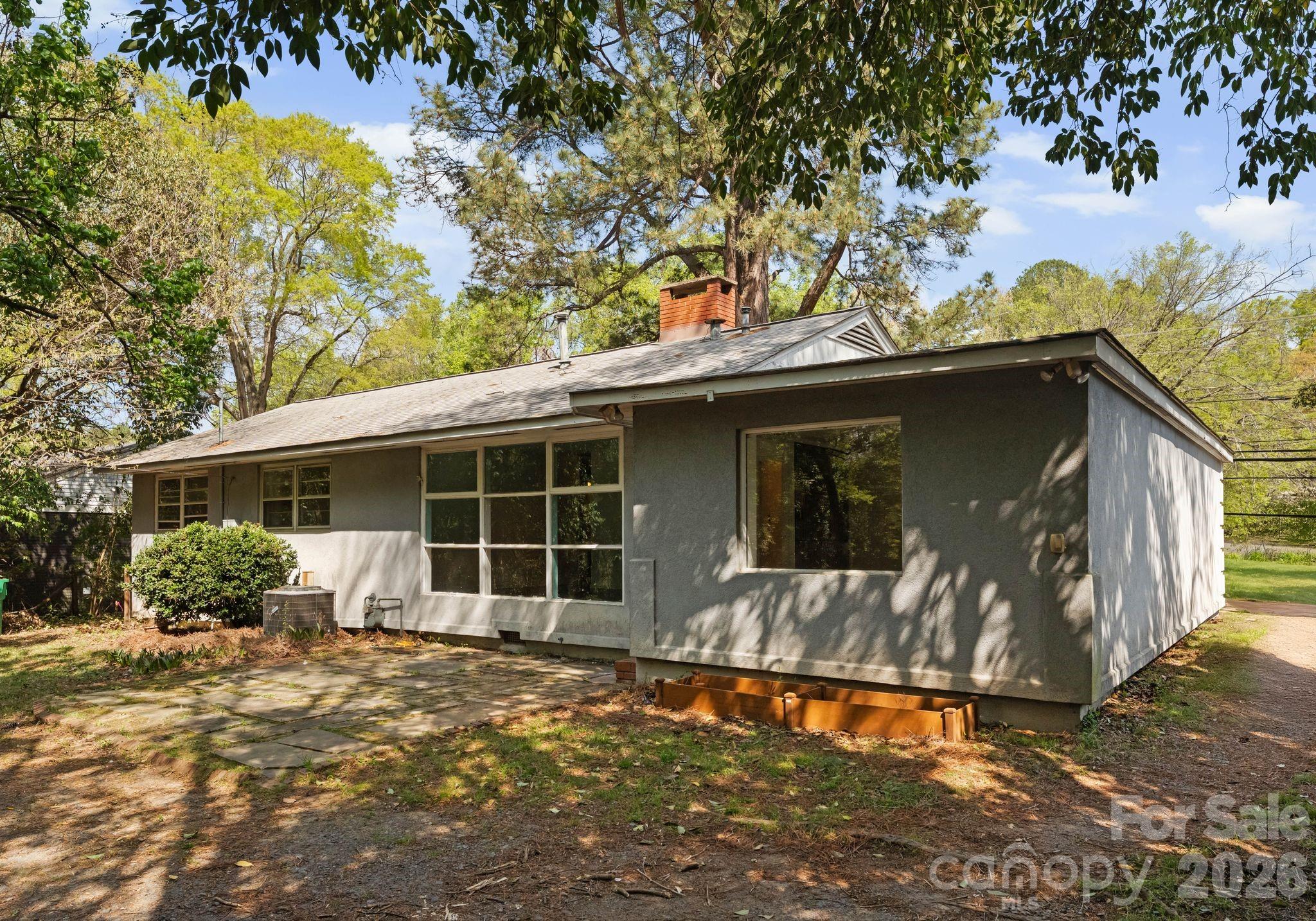 1136 E Woodlawn Road Charlotte NC 28209