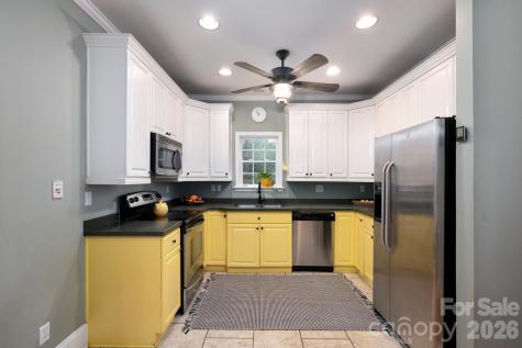 230 Graystone Drive Burnsville NC 28714