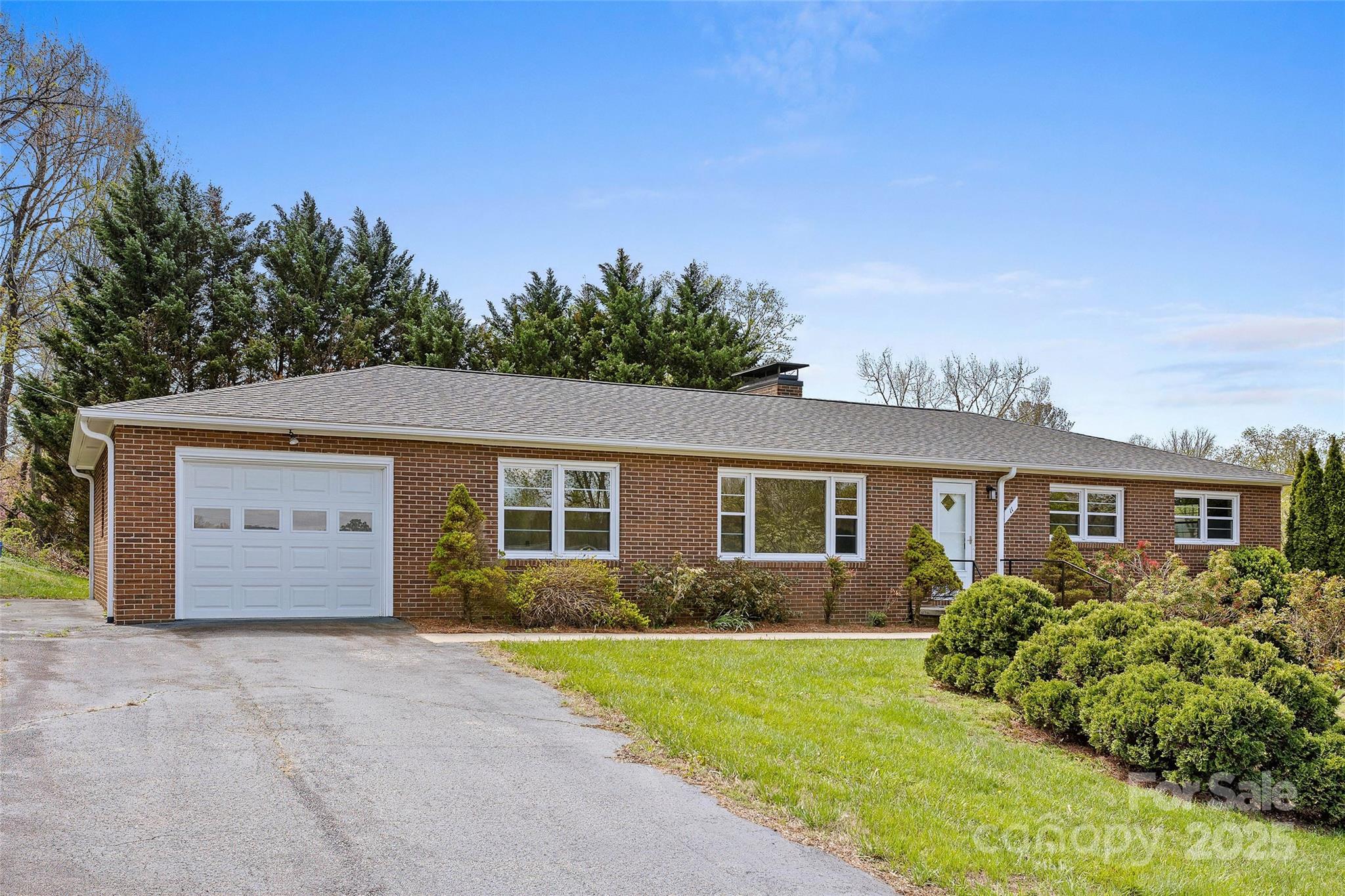 11 Allesarn Road Asheville NC 28804