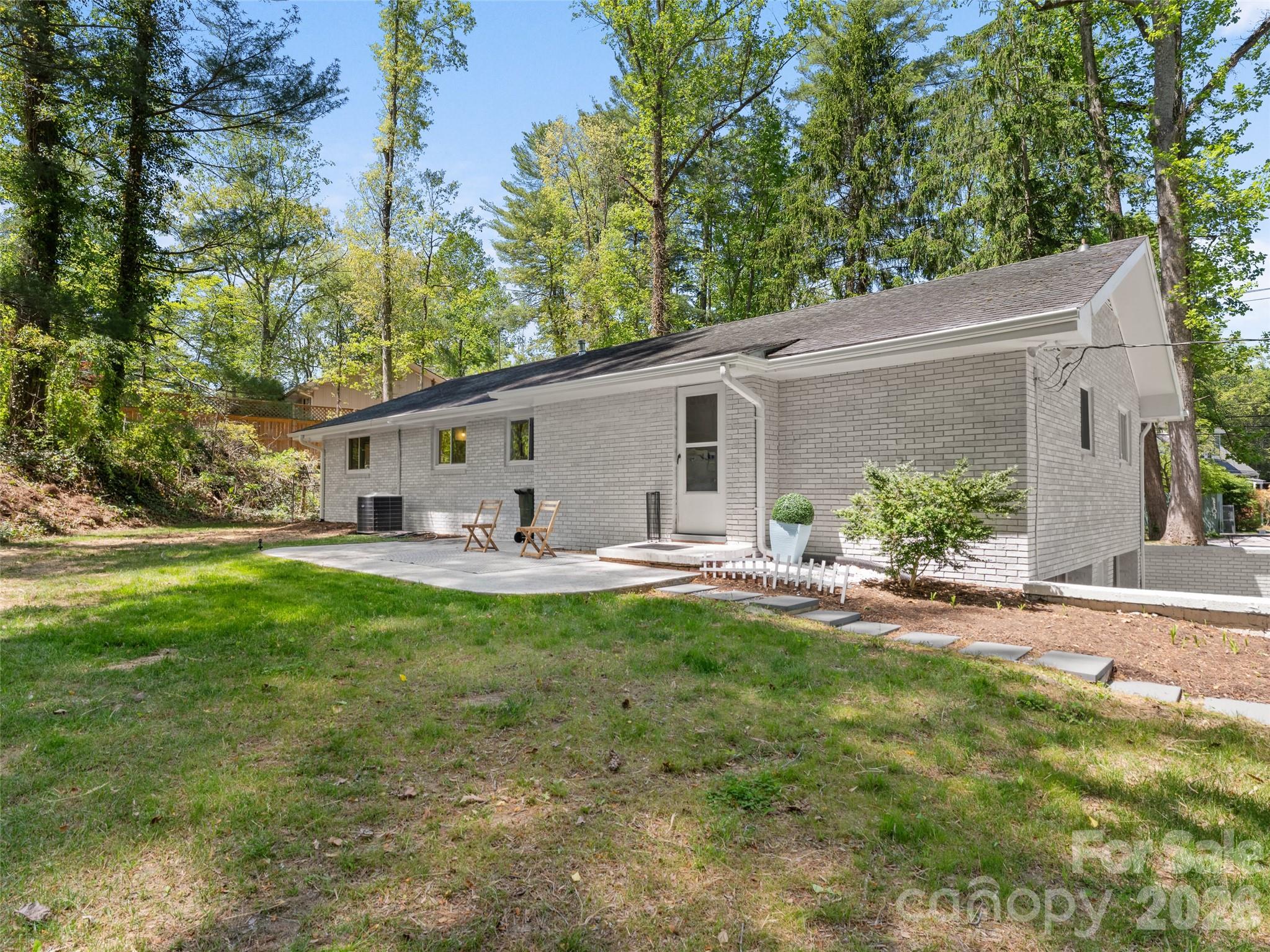 1110 3rd Avenue W Hendersonville NC 28739