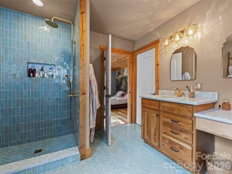 110 Mailon King Road Leicester NC 28748