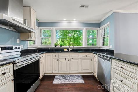 7443 Newmans Lane Charlotte NC 28270