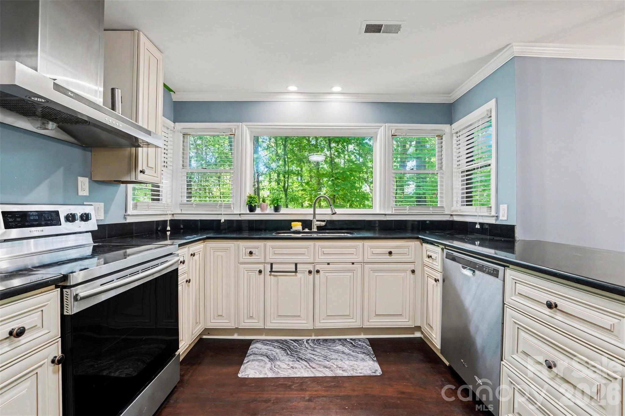 7443 Newmans Lane Charlotte NC 28270