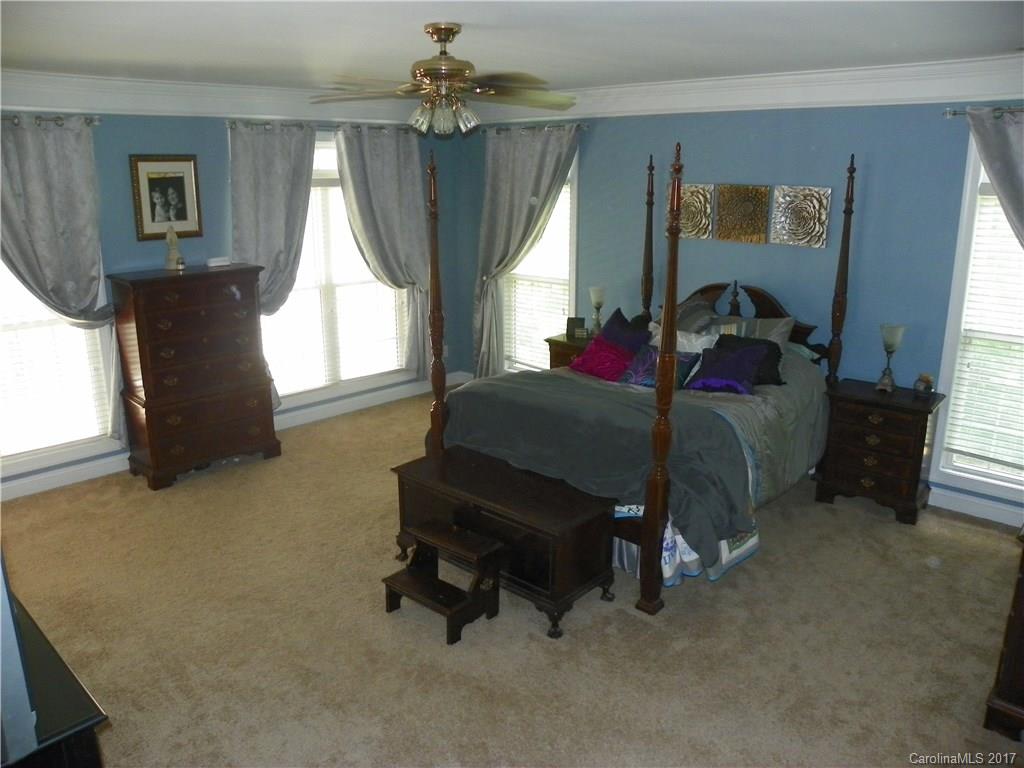 11136 Tara Oaks Drive Charlotte NC 28227