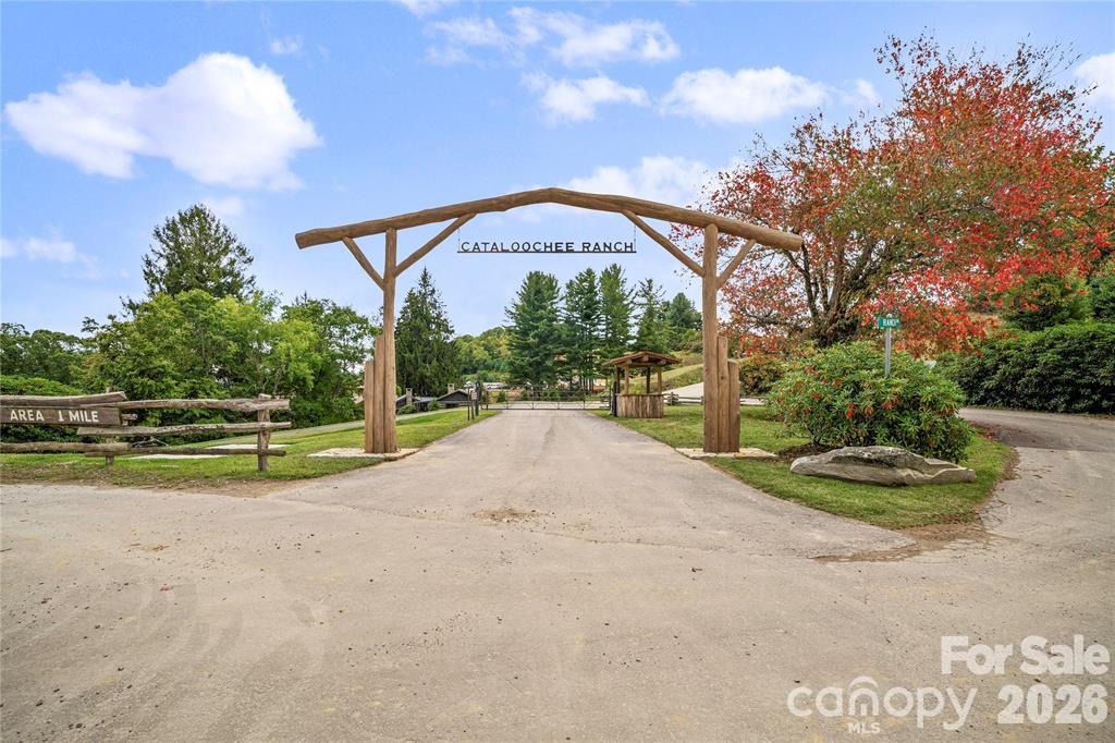 82 Honeymoon Lane Maggie Valley NC 28751