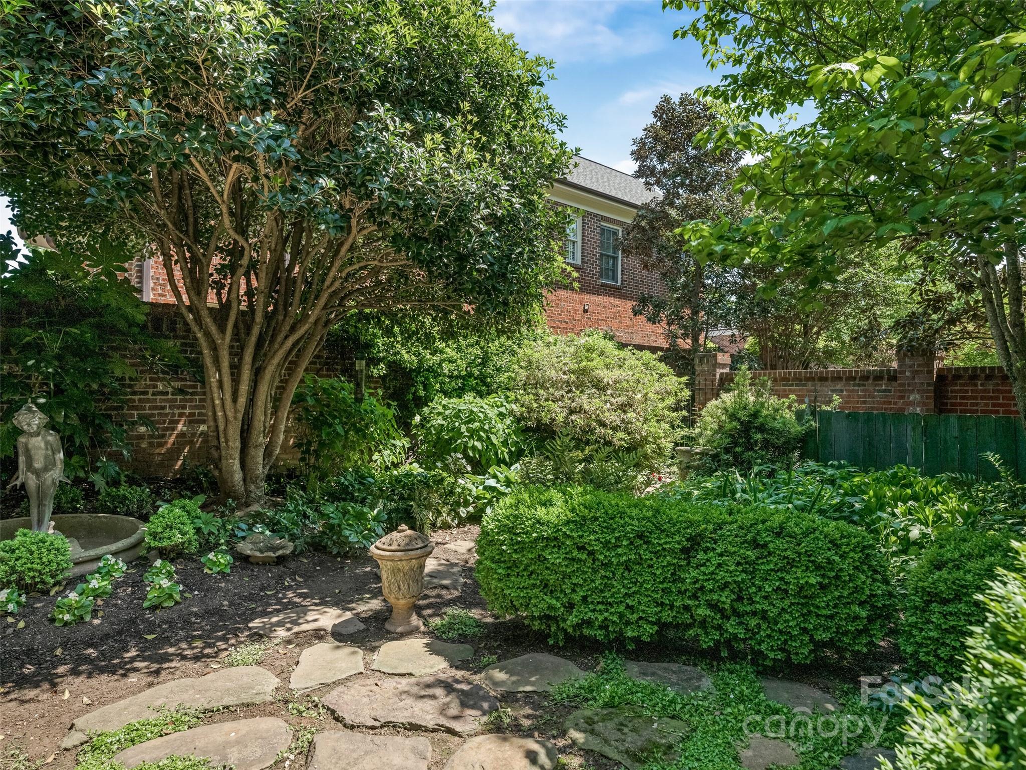 6831 Louisburg Square Lane Charlotte NC 28210