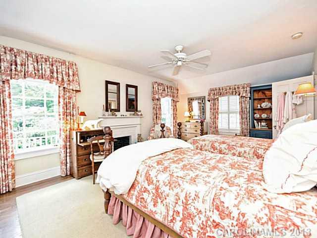 215 Hempstead Place Charlotte NC 28207