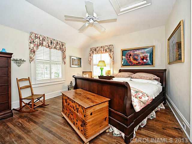 215 Hempstead Place Charlotte NC 28207