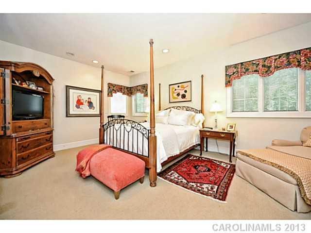 215 Hempstead Place Charlotte NC 28207