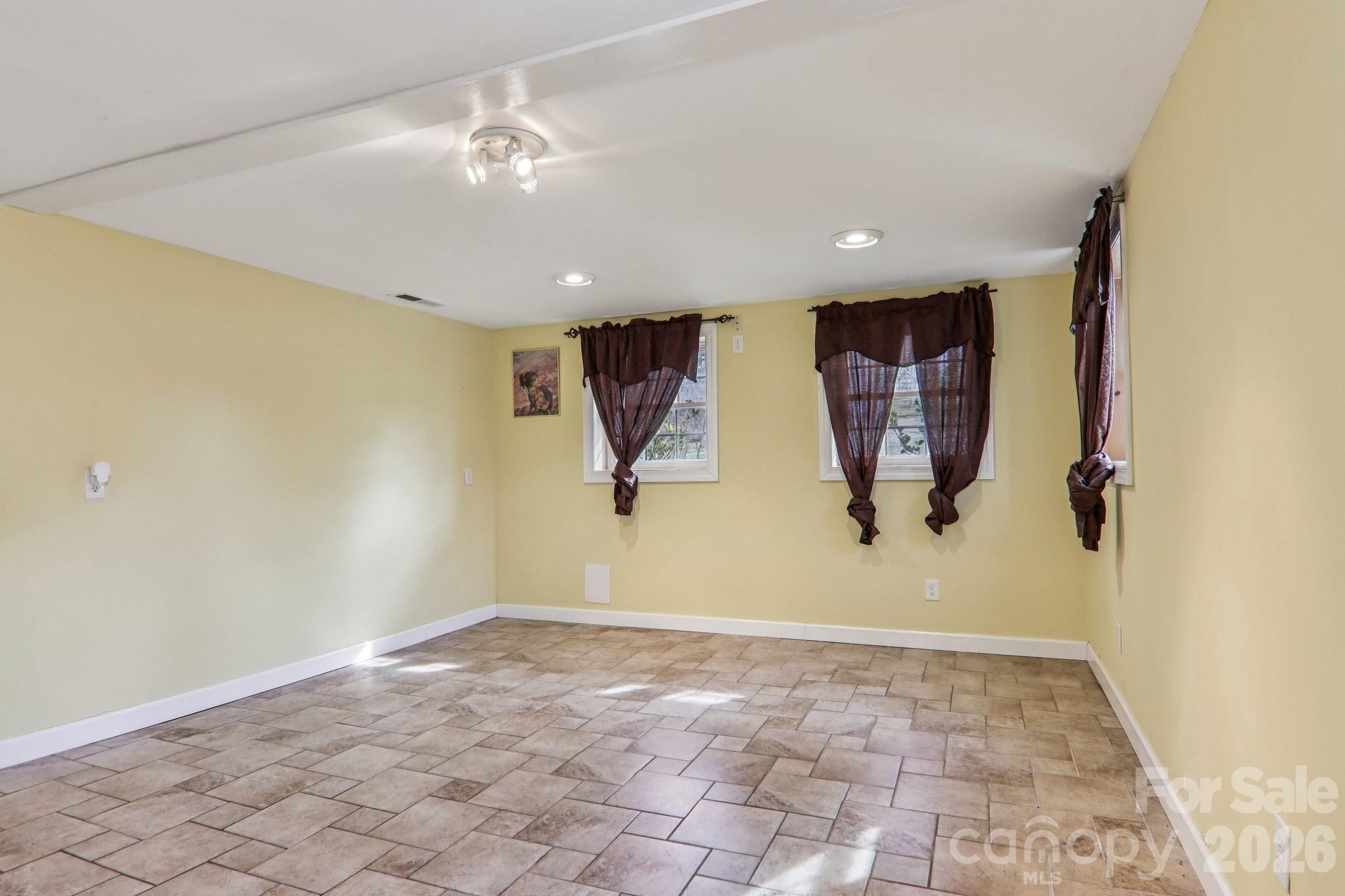5 Granite Drive Hendersonville NC 28792