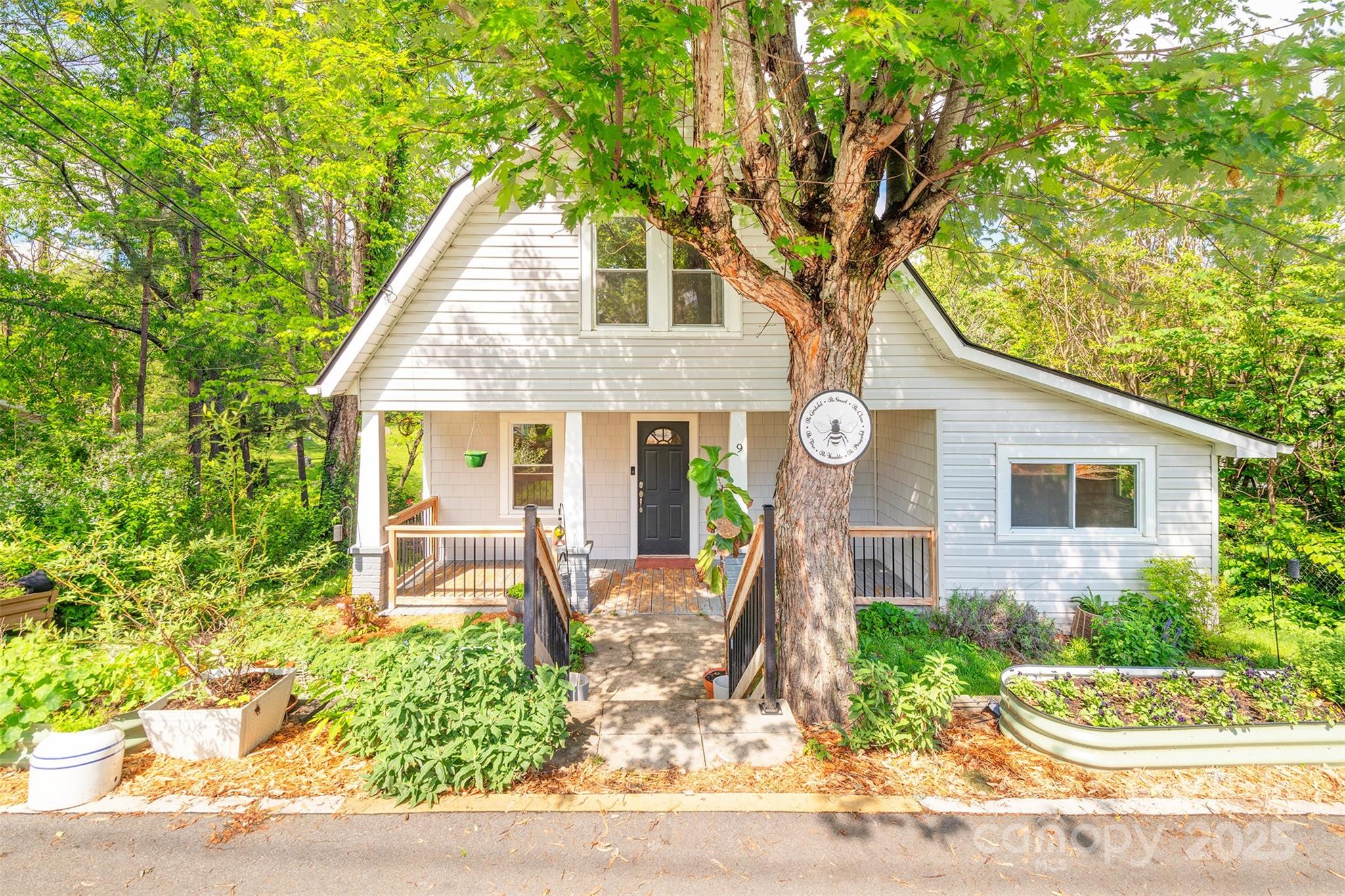 9 North Street Weaverville NC 28787