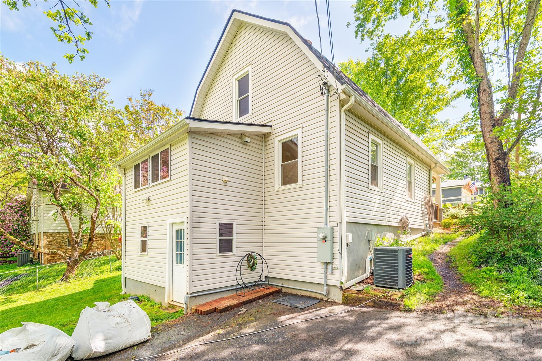 9 North Street Weaverville NC 28787