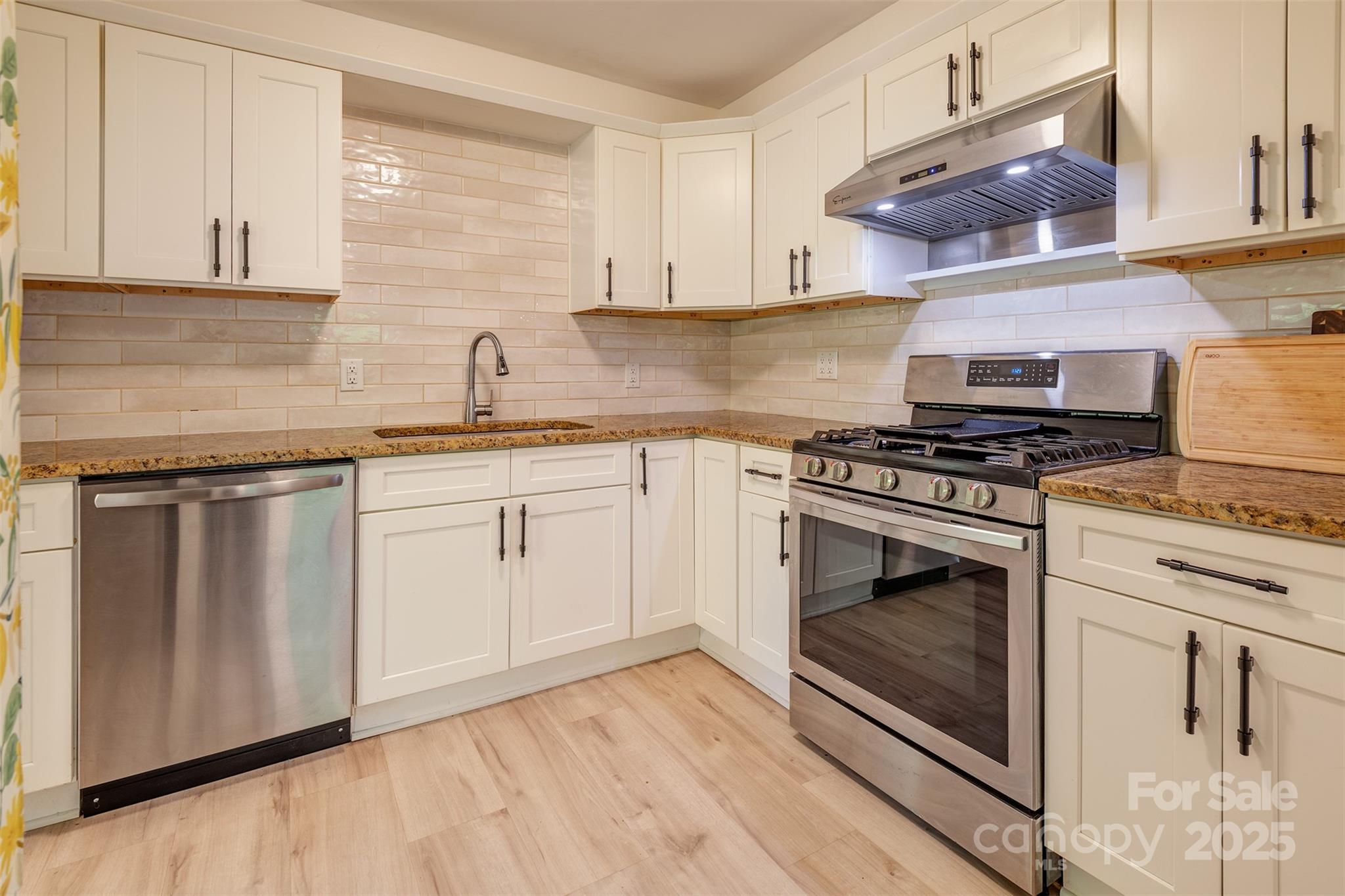 9 North Street Weaverville NC 28787
