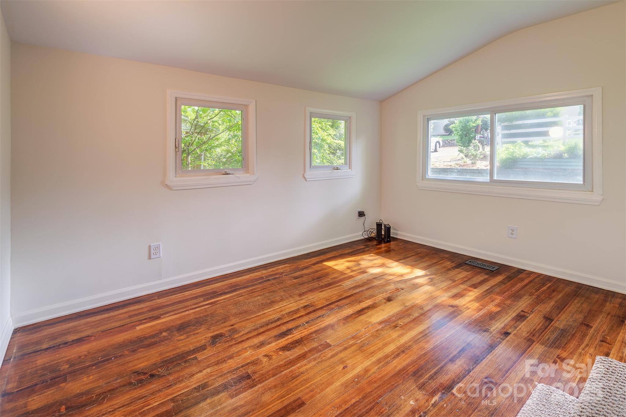9 North Street Weaverville NC 28787