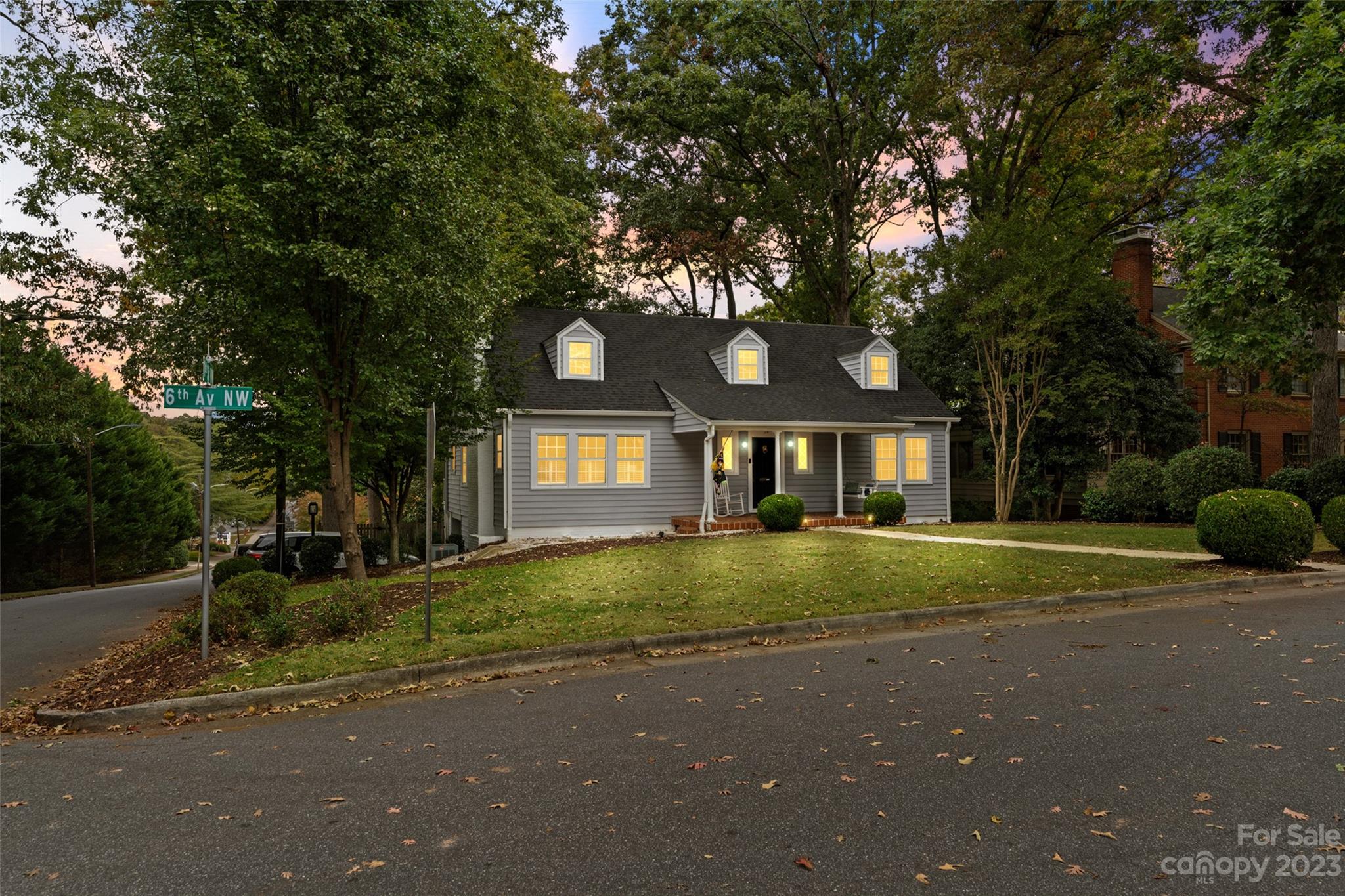 26 6th Avenue NW Hickory NC 28601