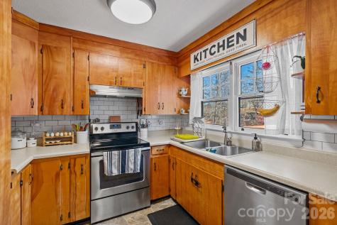 1348 Jenkins Valley Road Alexander NC 28701