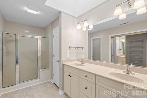 2 Gatehouse Court Asheville NC 28803