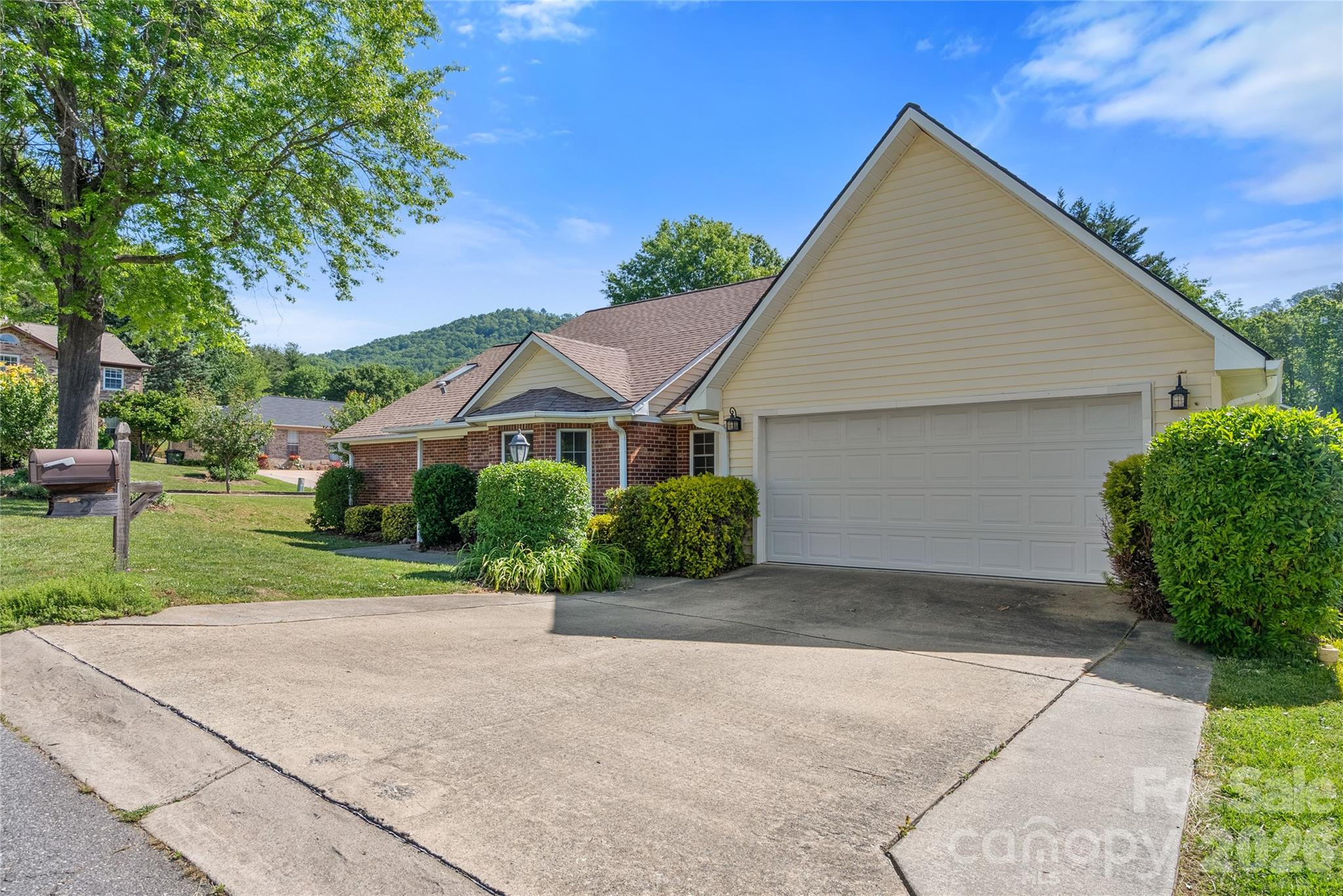 2 Gatehouse Court Asheville NC 28803