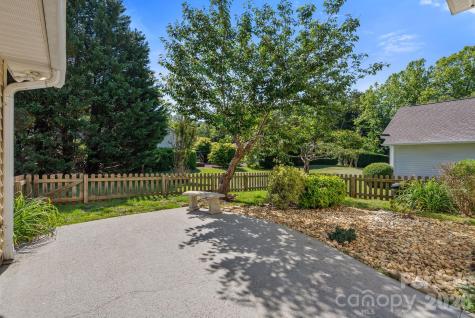 2 Gatehouse Court Asheville NC 28803