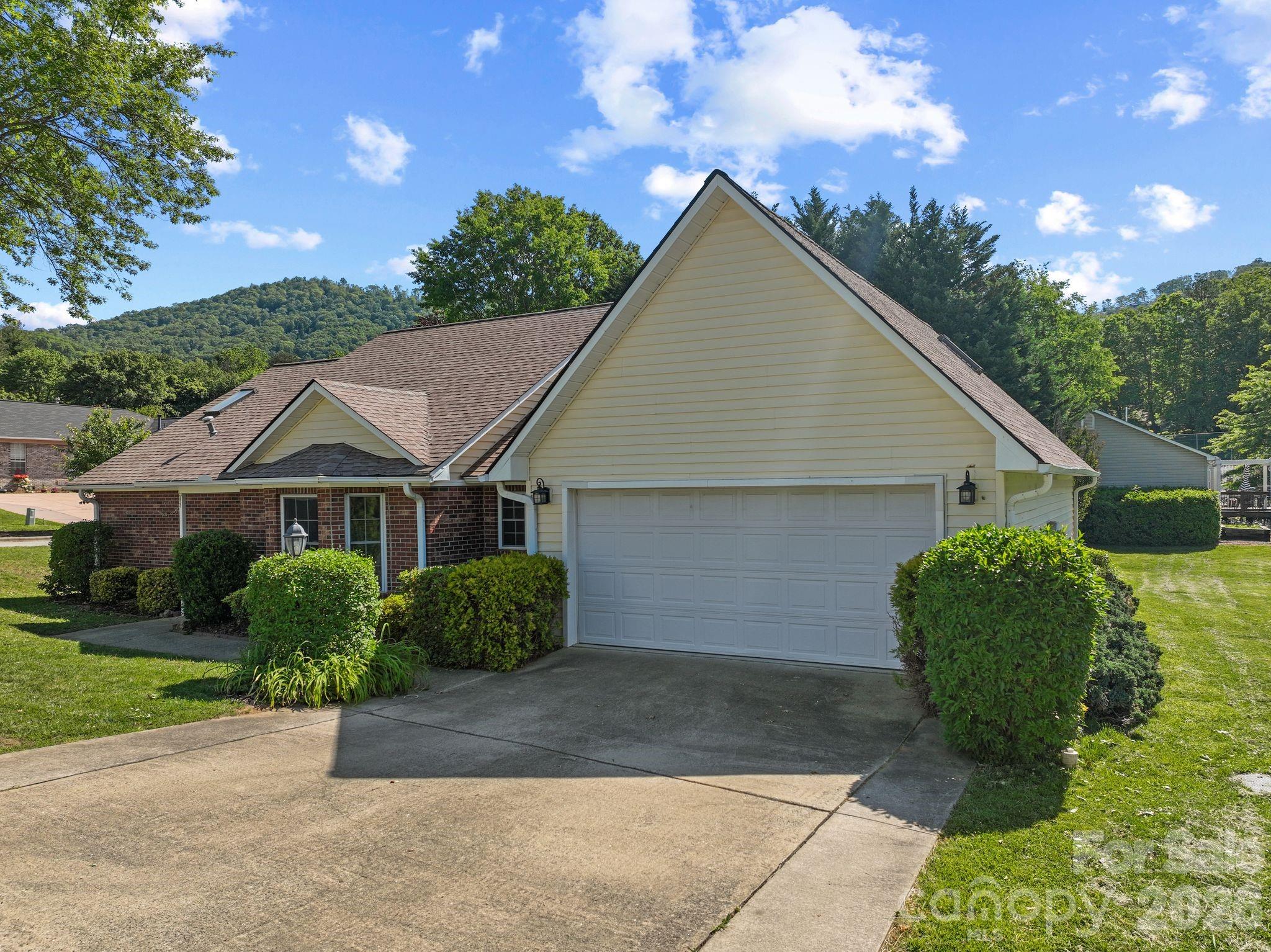 2 Gatehouse Court Asheville NC 28803