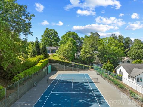 2 Gatehouse Court Asheville NC 28803