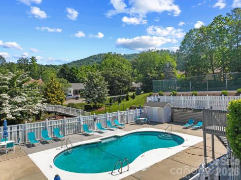 2 Gatehouse Court Asheville NC 28803