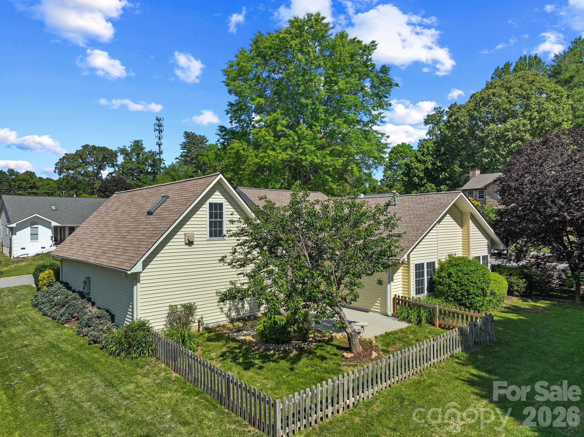 2 Gatehouse Court Asheville NC 28803