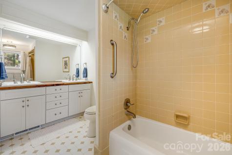 254 Orchard Circle Laurel Park NC 28739