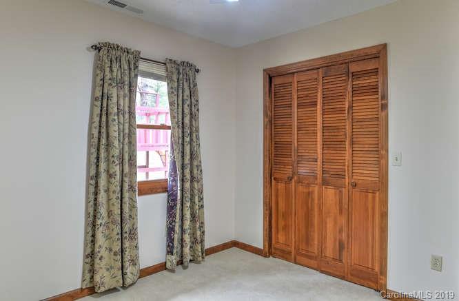 47 Pinecroft Road Asheville NC 28804