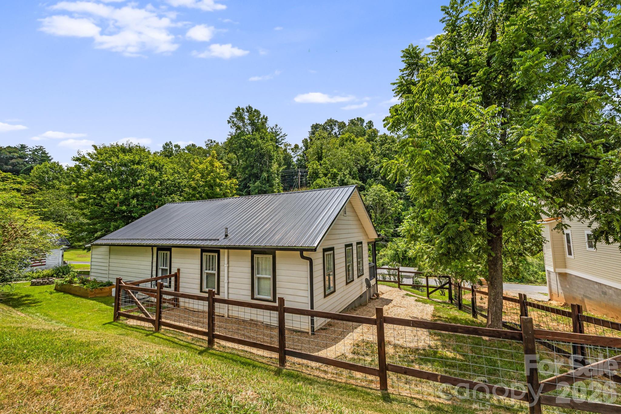 29 Ponder Street Mars Hill NC 28754