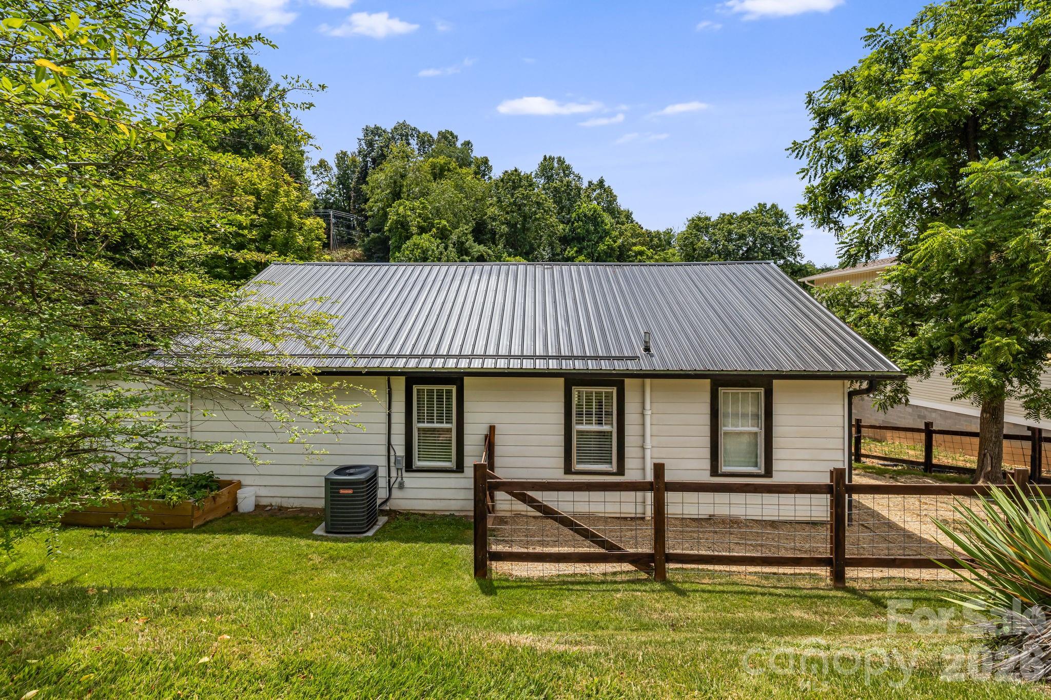 29 Ponder Street Mars Hill NC 28754