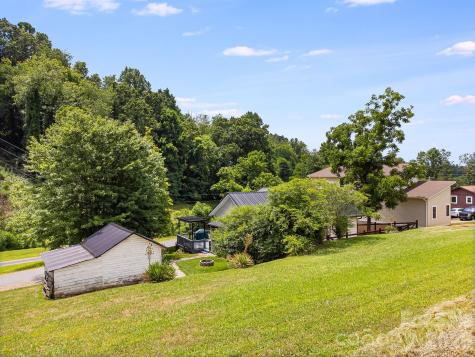 29 Ponder Street Mars Hill NC 28754
