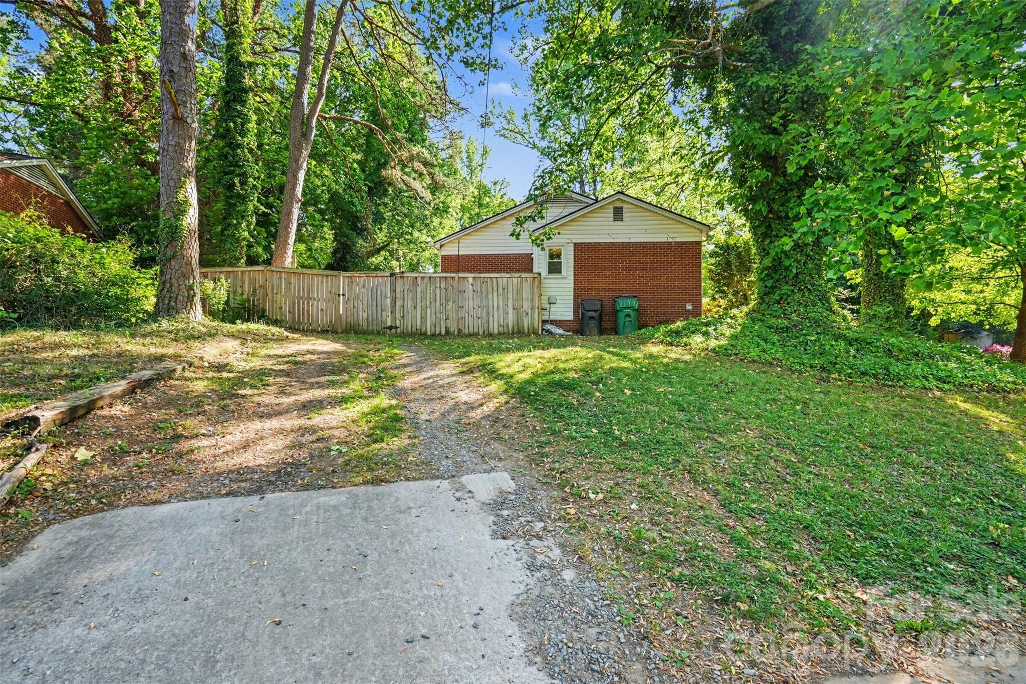 3942 Glenville Avenue Charlotte NC 28215