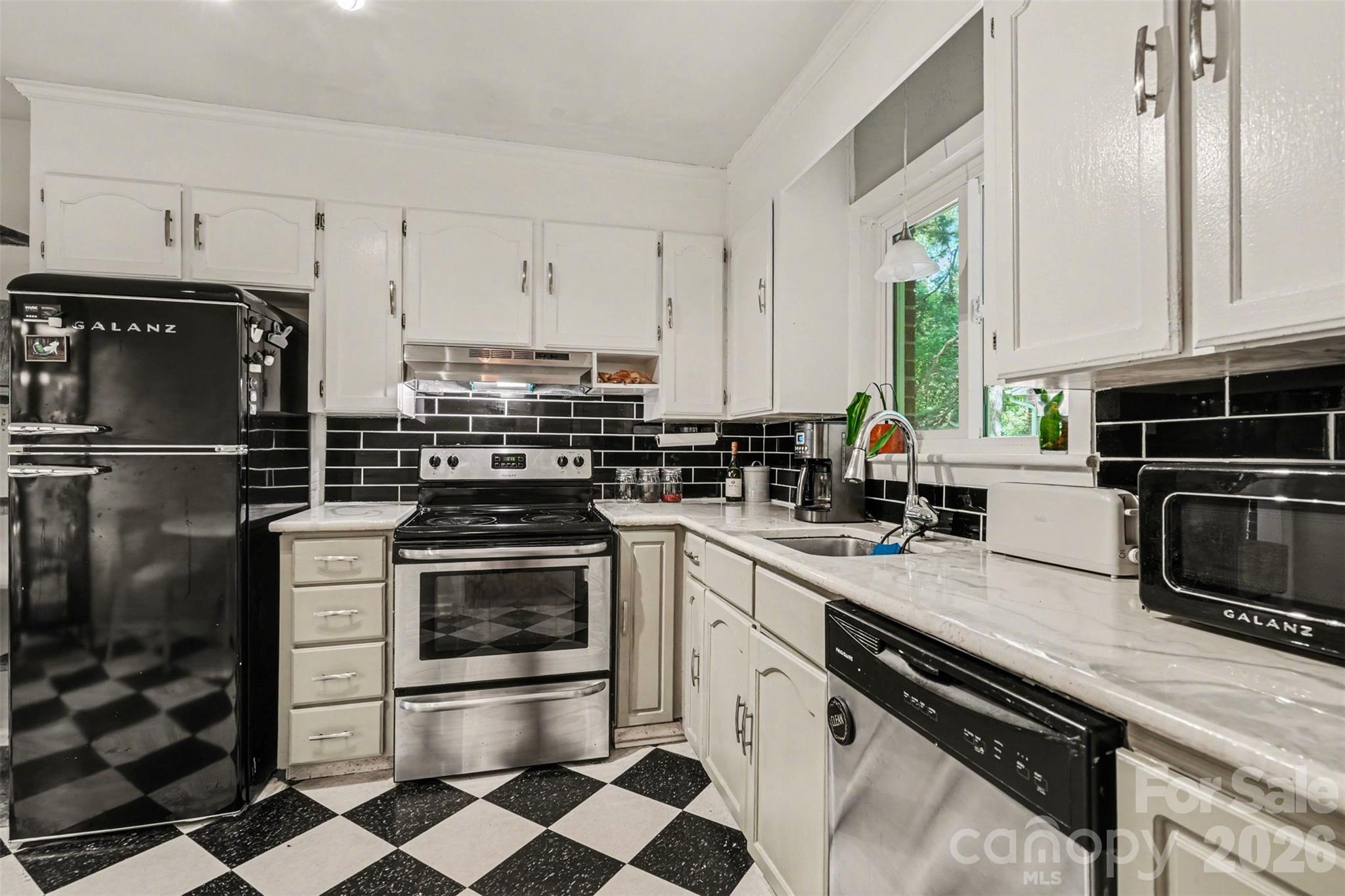 3942 Glenville Avenue Charlotte NC 28215