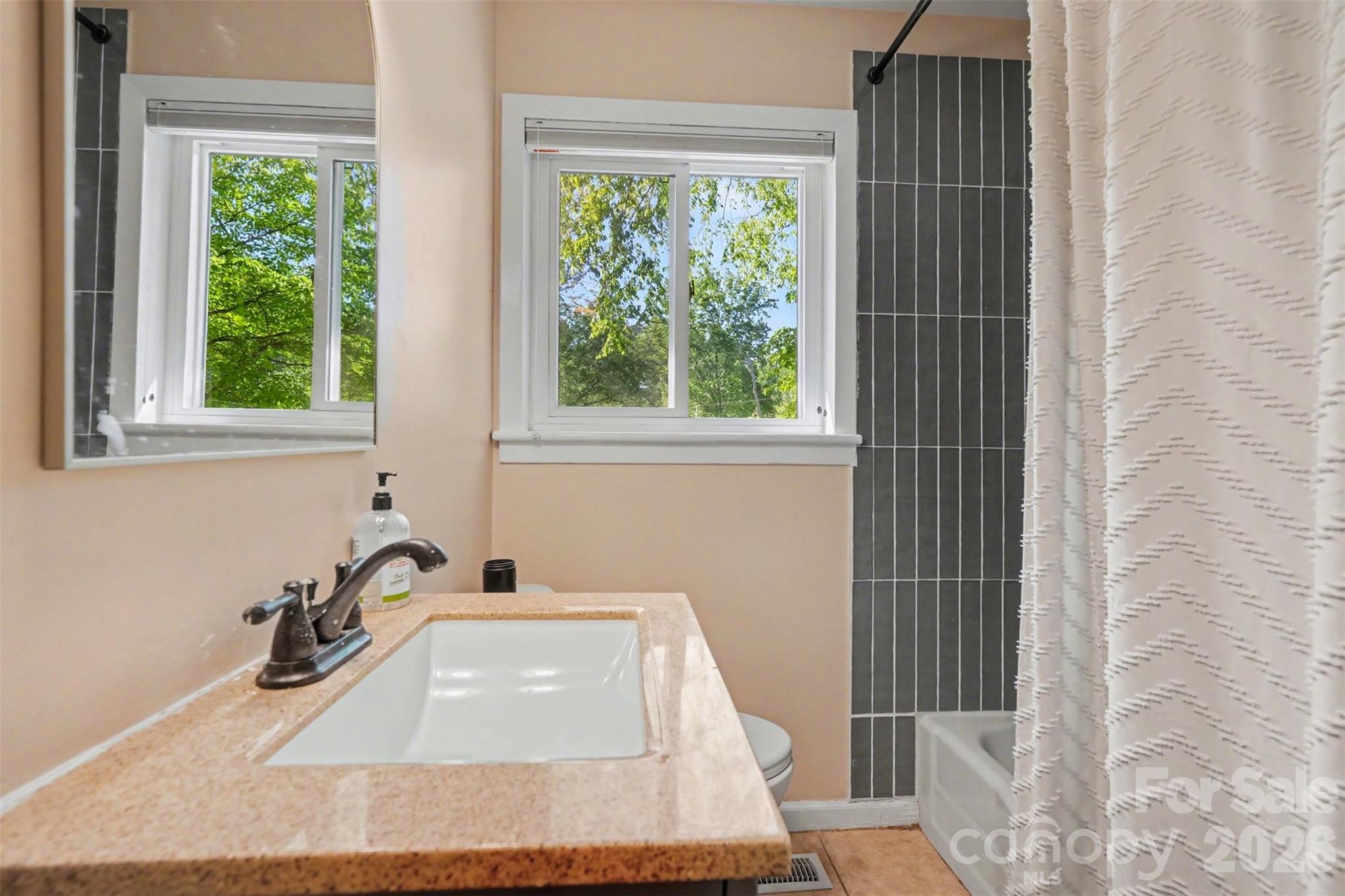 3942 Glenville Avenue Charlotte NC 28215