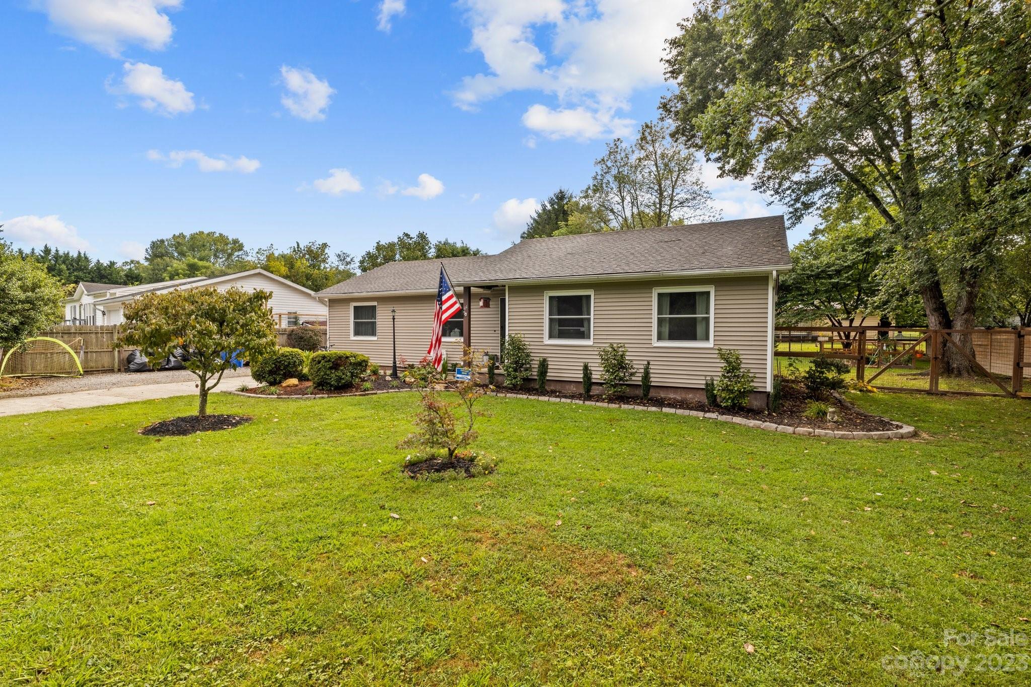 44 E Sugar Maple Drive Hendersonville NC 28739