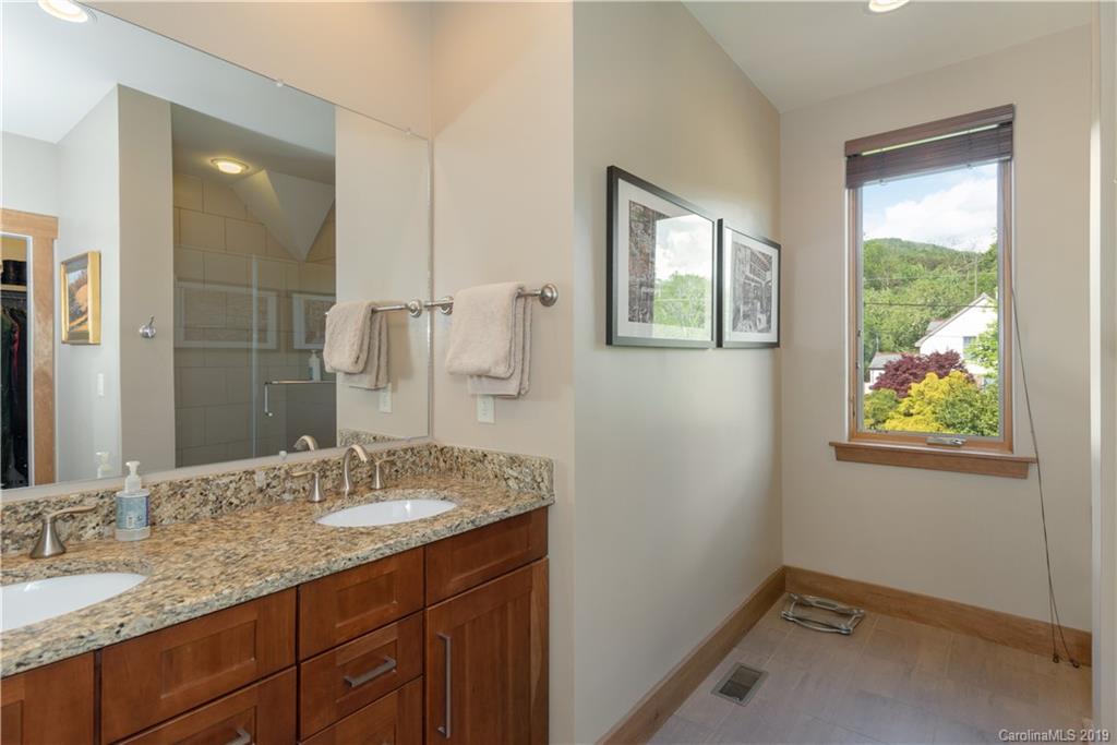 28 Crabapple Lane Asheville NC 28804