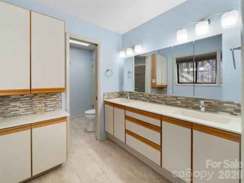 138 Woodhaven Drive Hendersonville NC 28739