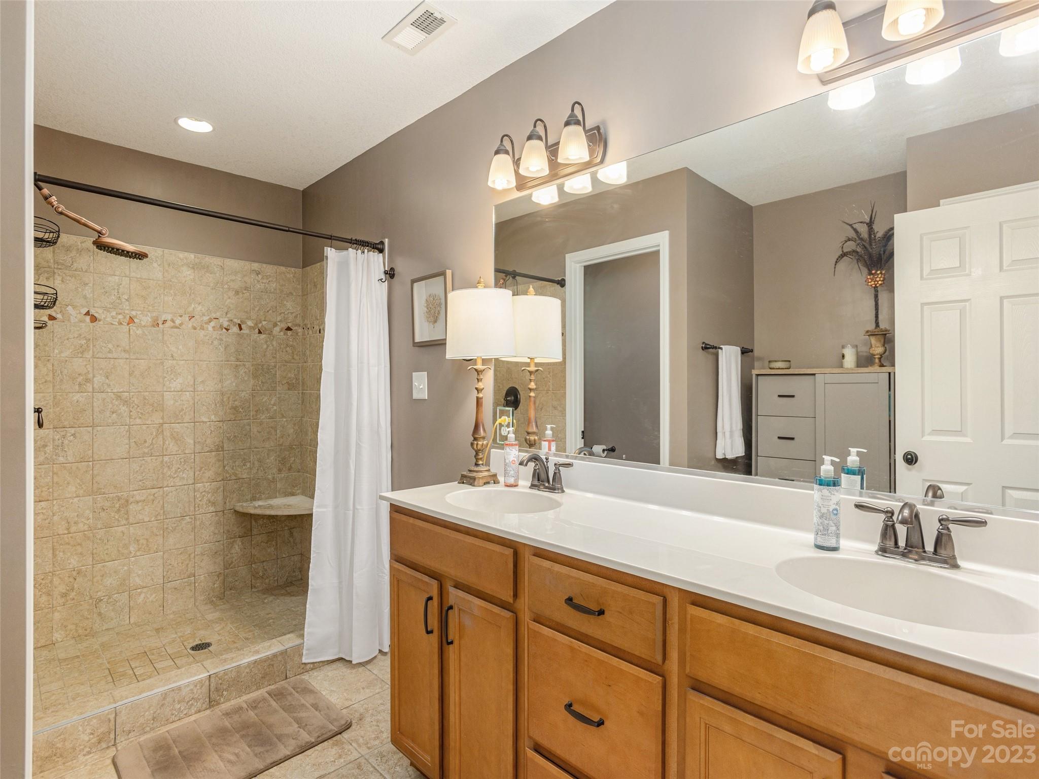 12 Parrot Road Candler NC 28715