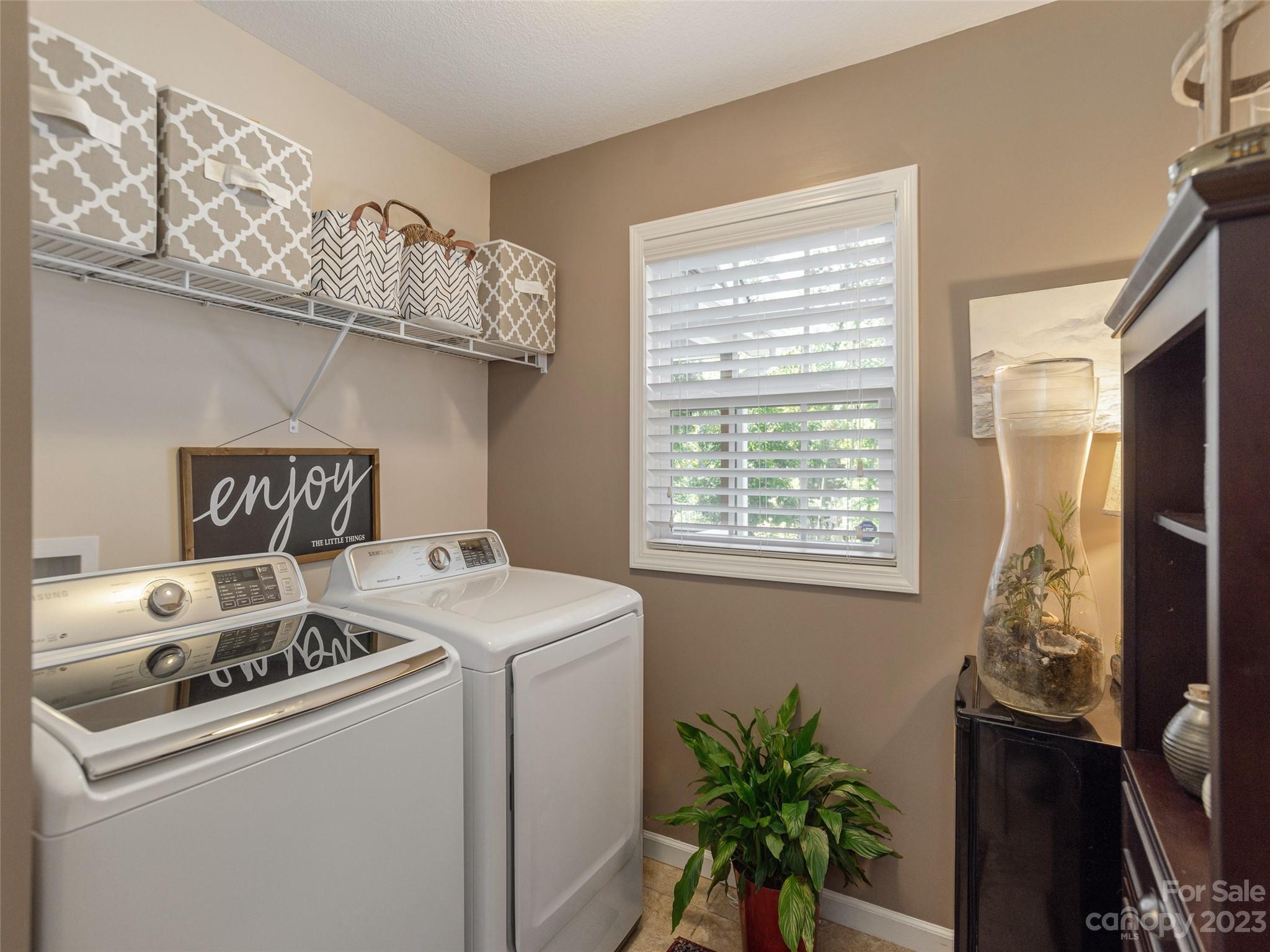 12 Parrot Road Candler NC 28715