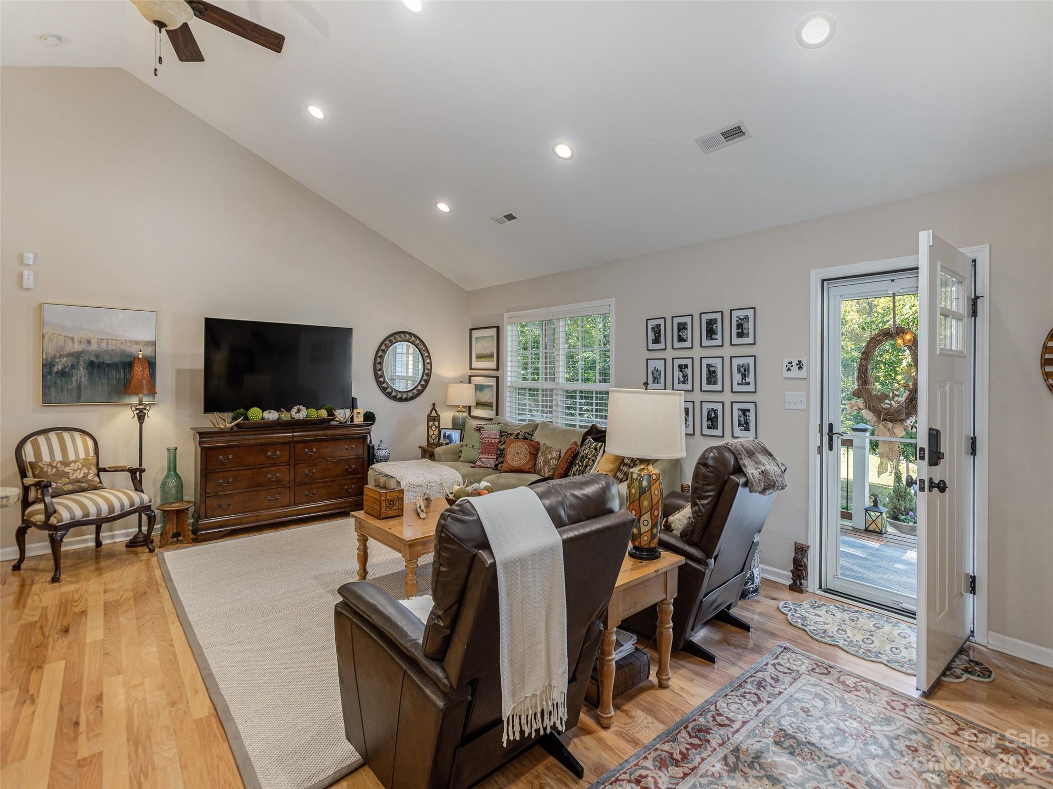 12 Parrot Road Candler NC 28715
