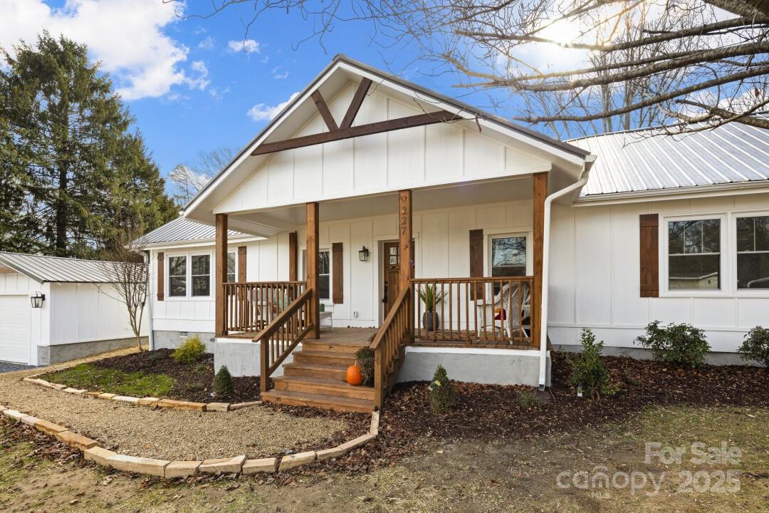 227 Ashmore Avenue Hendersonville NC 28791