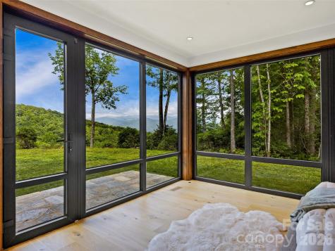 30 Banks Lane Brevard NC 28712