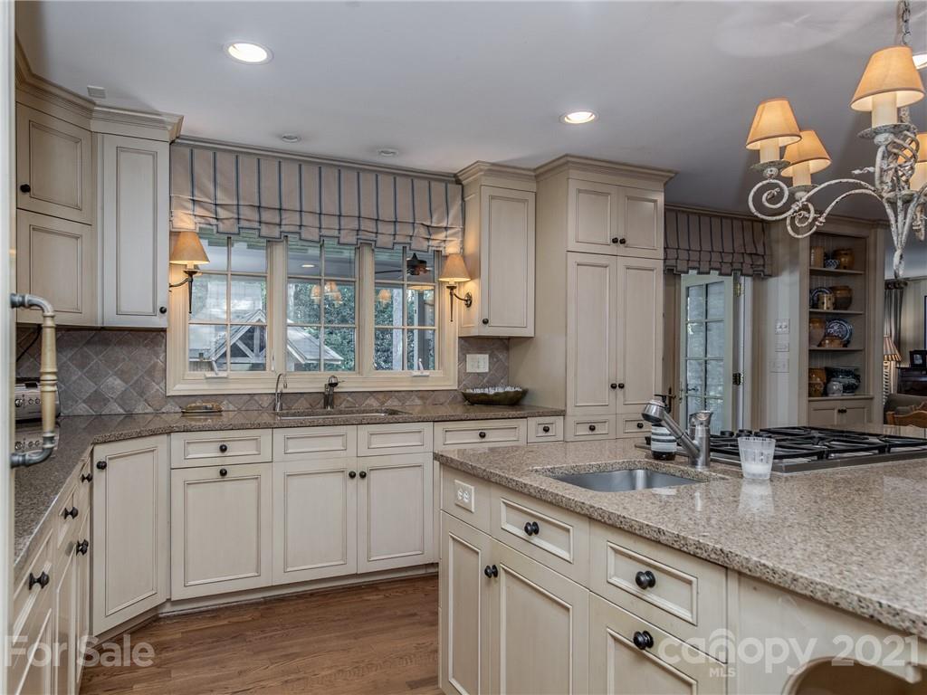 4311 Foxcroft Road Charlotte NC 28211