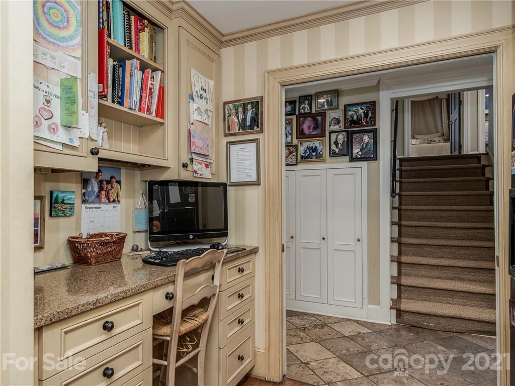 4311 Foxcroft Road Charlotte NC 28211