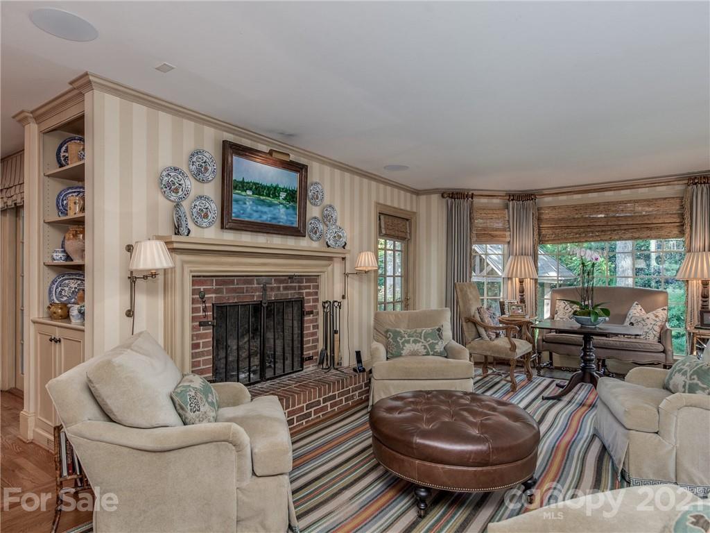 4311 Foxcroft Road Charlotte NC 28211