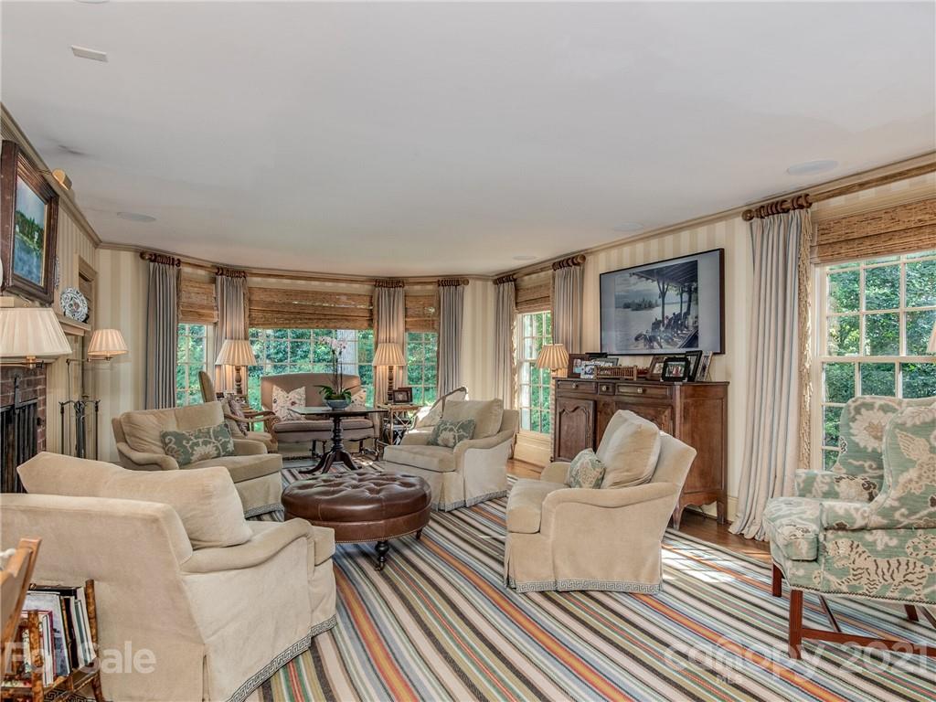 4311 Foxcroft Road Charlotte NC 28211