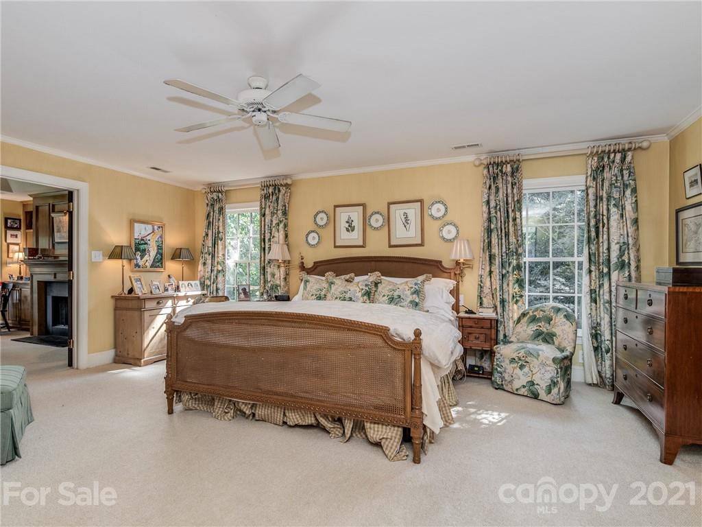 4311 Foxcroft Road Charlotte NC 28211