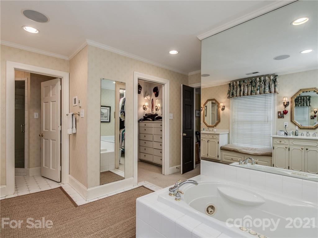 4311 Foxcroft Road Charlotte NC 28211