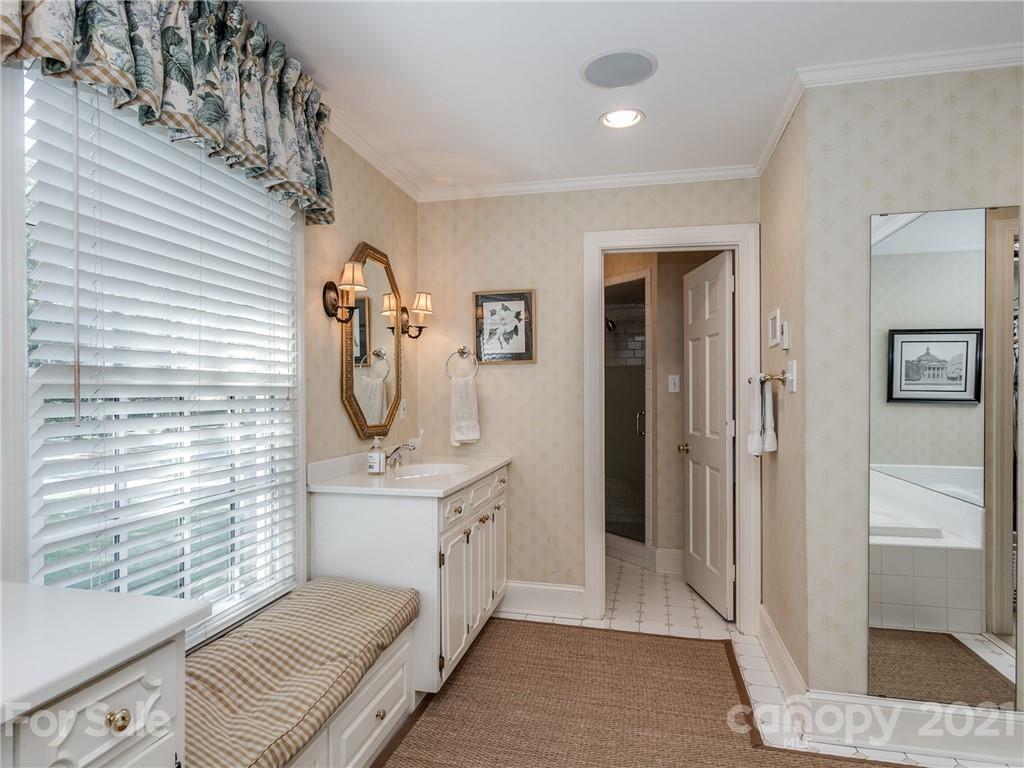 4311 Foxcroft Road Charlotte NC 28211